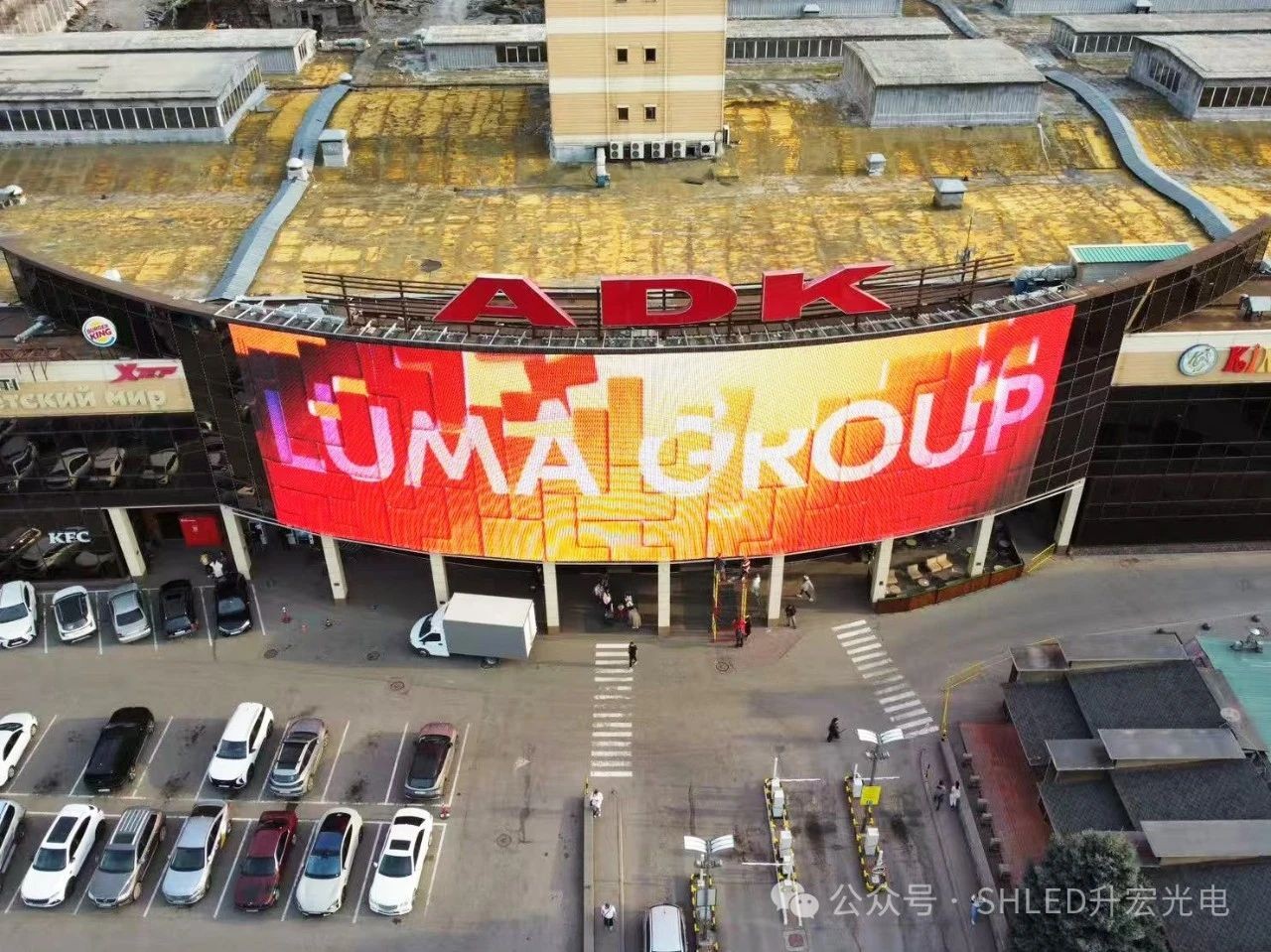 【点亮中亚】升宏光电哈萨克斯坦P50高亮网格屏：让建筑立面“昼夜皆艺术”